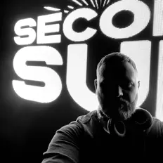 Secondsunを聴いたり、ミュージックビデオを鑑賞したり、経歴やツアー日程などを確認したりしましょう！