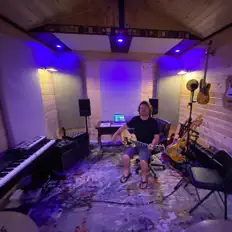 Poslechněte si interpreta Kinothek, sledujte hudební videa, přečtěte si životopis, podívejte se na data turné a další informace.