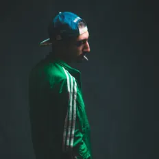 聆聽 Skinnyvybez、觀看音樂影片、閱讀小傳、查看巡演日期等！