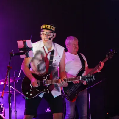 Listen to Játro, watch music videos, read bio, see tour dates & more!