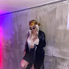 Escucha a twi, mira vídeos musicales, lee la biografía, consulta fechas de giras y mucho más.