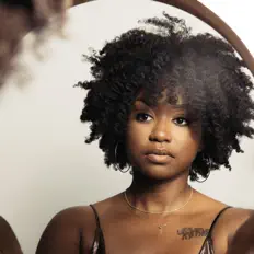 Dengarkan Qua, tonton video musik, baca bio, lihat tanggal tur & lainnya!