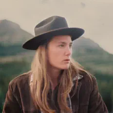 Ascolta Glory Daze, guarda video musicali, leggi la biografia, vedi le date del tour & altro!