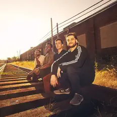 Ouve Bleach the Sky, vê vídeos de música, lê a biografia, vê as datas da digressão e muito mais!