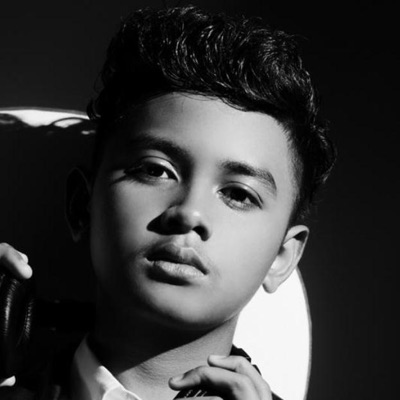 Listen to Syaz Smooth, watch music videos, read bio, see tour dates & more!
