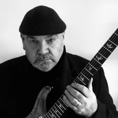 Luister naar Old Man's Bones, bekijk muziekvideo's, lees de bio, bekijk de tourdata, en meer!