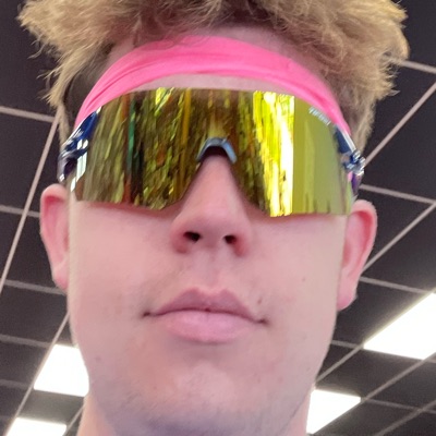 Poslechněte si interpreta Sweaty Dan, sledujte hudební videa, přečtěte si životopis, podívejte se na data turné a další informace.
