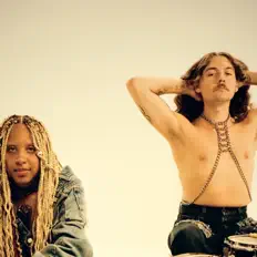 聆聽 Purple Hurt、觀看音樂影片、閱讀小傳、查看巡演日期等！