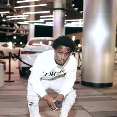 Escucha a AD, mira videos musicales, lee su biografía, consulta las fechas de las gira y más.