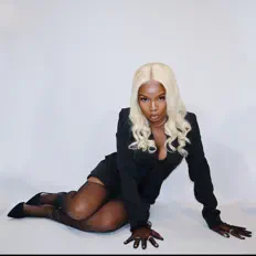 Poslechněte si interpreta Jamestina, sledujte hudební videa, přečtěte si životopis, podívejte se na data turné a další informace.