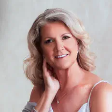 Luister naar Rändi Fay, bekijk muziekvideo's, lees de bio, bekijk de tourdata, en meer!