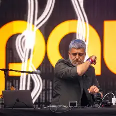Poslechněte si interpreta Paul Soll, sledujte hudební videa, přečtěte si životopis, podívejte se na data turné a další informace.