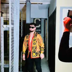 收听 EFEM、观看音乐视频、阅读小传、查看巡演日期等 ！