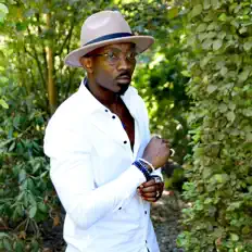 Escucha a Makela Mu Kongo, mira vídeos musicales, lee la biografía, consulta fechas de giras y mucho más.