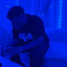 收听 Obsidian、观看音乐视频、阅读小传、查看巡演日期等 ！