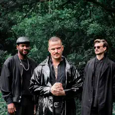 Listen to De Likt, watch music videos, read bio, see tour dates & more!