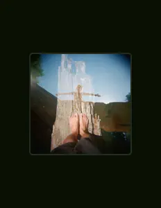 Lindsey Elliott: песни, клипы, биография, даты выступлений и многое другое.