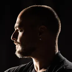 收听 Luciano Flach、观看音乐视频、阅读小传、查看巡演日期等 ！