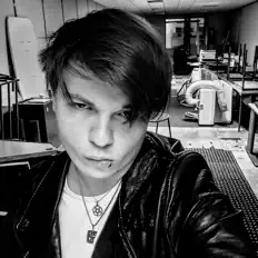 Hör dir Victor Soulivet an, schau dir Musikvideos an, lies die Biografie, finde Tourdaten und mehr!