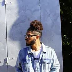 Nathan Johnson सुनें, म्यूज़िक वीडियो देखें, बायो पढ़ें, दौरे की तारीखें और बहुत कुछ देखें!