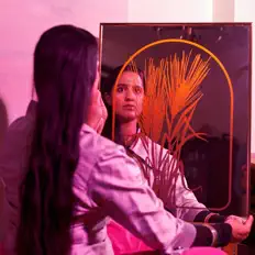 Ami Dang सुनें, म्यूज़िक वीडियो देखें, बायो पढ़ें, दौरे की तारीखें और बहुत कुछ देखें!