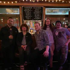 Hör dir Aaron Kelly Band an, schau dir Musikvideos an, lies die Biografie, finde Tourdaten und mehr!