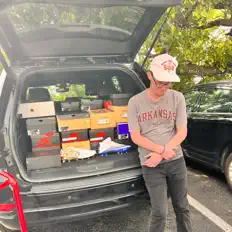 Poslechněte si interpreta Corey Holder, sledujte hudební videa, přečtěte si životopis, podívejte se na data turné a další informace.