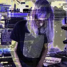 Poslechněte si interpreta Quadratschulz, sledujte hudební videa, přečtěte si životopis, podívejte se na data turné a další informace.