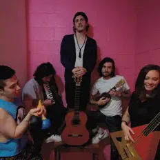 Listen to Sur Duda, watch music videos, read bio, see tour dates & more!