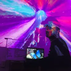 Dengarkan H.3.A.L, tonton video musik, baca bio, lihat tanggal tur & lainnya!
