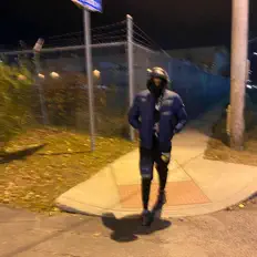 Geoを聴いたり、ミュージックビデオを鑑賞したり、経歴やツアー日程などを確認したりしましょう！