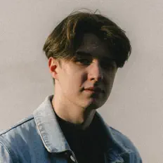 Hör dir JESMET an, schau dir Musikvideos an, lies die Biografie, finde Tourdaten und mehr!