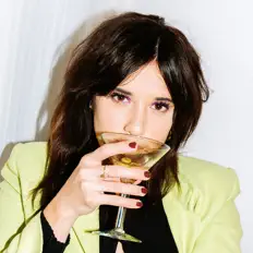 Écoutez Sarah January, regardez des vidéoclips, lisez la biographie, consultez les dates de tournée et plus encore !