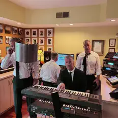 Ακούστε περιεχόμενο από One Room Schoolhouse, παρακολουθήστε μουσικά βίντεο, διαβάστε το βιογραφικό, δείτε ημερομηνίες περιοδείας, και πολλά ακόμη!