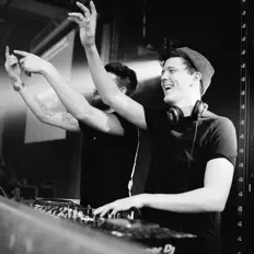 收听 Sevenhills、观看音乐视频、阅读小传、查看巡演日期等 ！