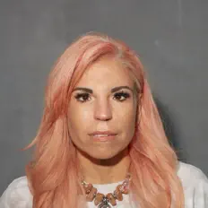 Écoutez R0zeGld, regardez des vidéoclips, lisez la biographie, consultez les dates de tournée et plus encore !