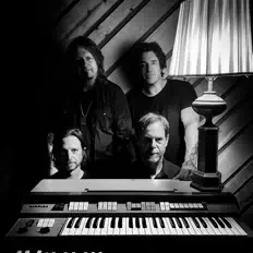 miniaturizedを聴いたり、ミュージックビデオを鑑賞したり、経歴やツアー日程などを確認したりしましょう！