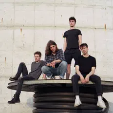 Dengarkan BOCHOW, tonton video musik, baca bio, lihat tanggal tur & lainnya!