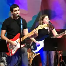 Dengarkan Chills for Thrills, tonton video musik, baca bio, lihat tanggal tur & lainnya!