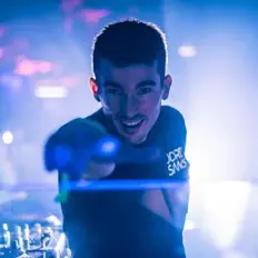 Jordi Sansを聴いたり、ミュージックビデオを鑑賞したり、経歴やツアー日程などを確認したりしましょう！