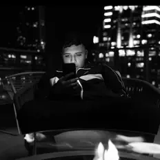 Posłuchaj wykonawcy Baby R, obejrzyj teledyski, przeczytaj biografię, zobacz daty tras koncertowych i nie tylko!