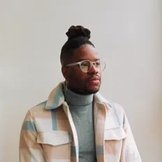 Stratøsを聴いたり、ミュージックビデオを鑑賞したり、経歴やツアー日程などを確認したりしましょう！