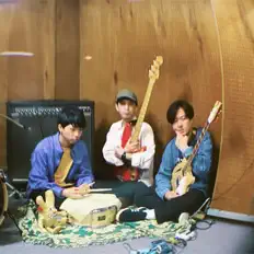 Dengarkan YOUND, tonton video musik, baca bio, lihat tanggal tur & lainnya!