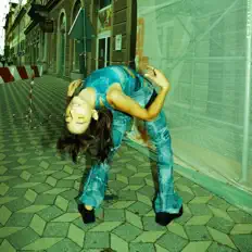 Sahareya सुनें, म्यूज़िक वीडियो देखें, बायो पढ़ें, दौरे की तारीखें और बहुत कुछ देखें!