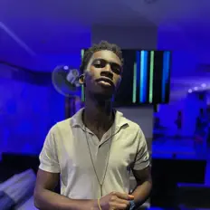 Poslechněte si interpreta Call Me 2.0, sledujte hudební videa, přečtěte si životopis, podívejte se na data turné a další informace.