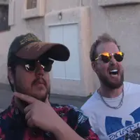 Poslechněte si interpreta undefined, sledujte hudební videa, přečtěte si životopis, podívejte se na data turné a další informace.