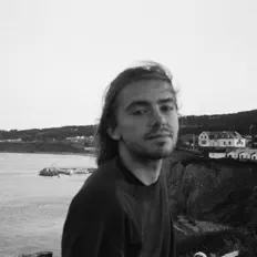 Louis LNRを聴いたり、ミュージックビデオを鑑賞したり、経歴やツアー日程などを確認したりしましょう！