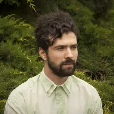 聆聽 Élansson、觀看音樂影片、閱讀小傳、查看巡演日期等！