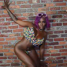 Yugiohを聴いたり、ミュージックビデオを鑑賞したり、経歴やツアー日程などを確認したりしましょう！