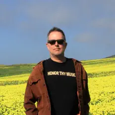 Escucha a Kent Forward, mira videos musicales, lee su biografía, consulta las fechas de las gira y más.